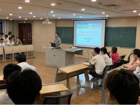 WilliamHill官方网站“三加强”创新专业人才培养模式